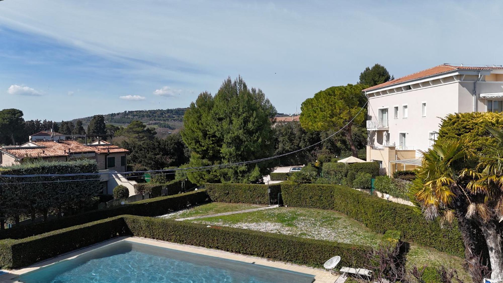 N185 - Numana, Meraviglioso Trilocale Con Terrazzo E Piscina Kültér fotó